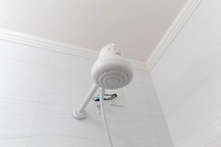 Casa à venda com 215m², 3 quartos e 2 vagasChuveiro