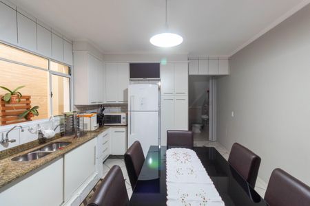 Casa à venda com 215m², 3 quartos e 2 vagasCozinha