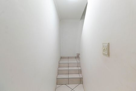 Casa à venda com 215m², 3 quartos e 2 vagasEscada