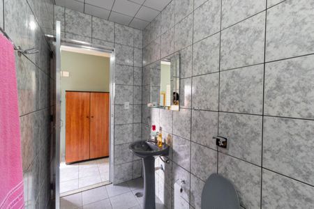 Casa à venda com 215m², 3 quartos e 2 vagasBanheiro da Suíte