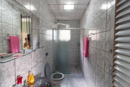 Casa à venda com 215m², 3 quartos e 2 vagasBanheiro da Suíte
