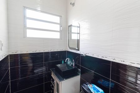 Casa à venda com 215m², 3 quartos e 2 vagasBanheiro 3