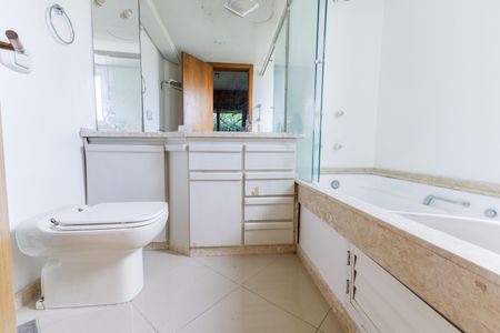 Apartamento à venda com 160m², 2 quartos e 2 vagasBanheiro da Suíte