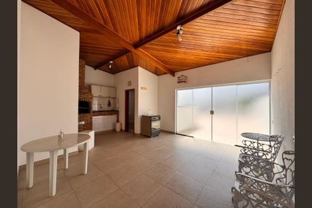 Apartamento à venda com 180m², 3 quartos e 2 vagas Apartamento à venda com 180m², 3 quartos e 2 vagasCobertura