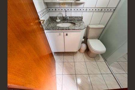 Apartamento à venda com 180m², 3 quartos e 2 vagas Apartamento à venda com 180m², 3 quartos e 2 vagasBanheiro da Suíte