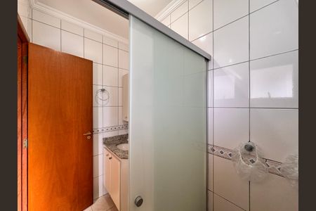 Apartamento à venda com 180m², 3 quartos e 2 vagas Apartamento à venda com 180m², 3 quartos e 2 vagasBanheiro da Suíte