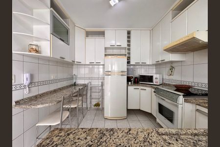 Apartamento à venda com 180m², 3 quartos e 2 vagas Apartamento à venda com 180m², 3 quartos e 2 vagasCozinha