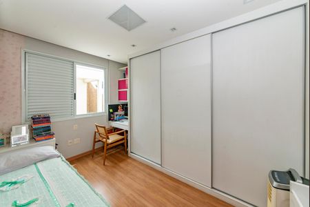 Apartamento para alugar com 300m², 4 quartos e 4 vagas Apartamento para alugar com 300m², 4 quartos e 4 vagasQuarto 2