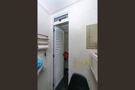 Apartamento para alugar com 300m², 4 quartos e 4 vagas Apartamento para alugar com 300m², 4 quartos e 4 vagasBanheiro de serviço