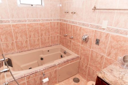 Casa à venda com 140m², 3 quartos e 2 vagasBanheiro da Suíte 1