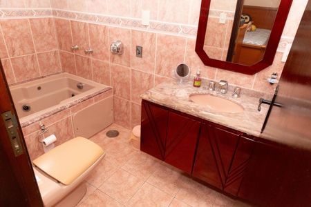 Casa à venda com 140m², 3 quartos e 2 vagasBanheiro da Suíte 1