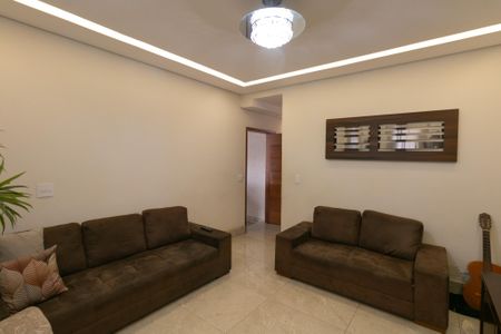 Casa à venda com 208m², 4 quartos e 4 vagasSala