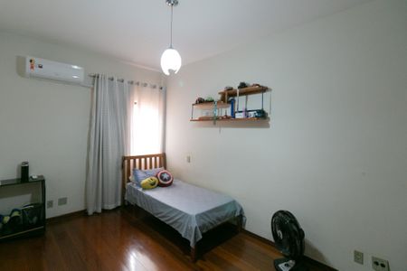 Casa à venda com 208m², 4 quartos e 4 vagasQuarto 2