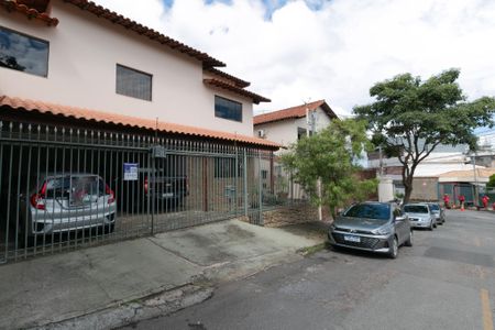 Casa à venda com 208m², 4 quartos e 4 vagasFachada