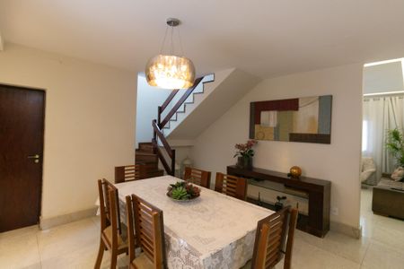 Casa à venda com 208m², 4 quartos e 4 vagasSala de Jantar