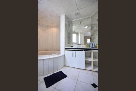 Apartamento à venda com 200m², 4 quartos e 3 vagasBanheiro da Suíte 3