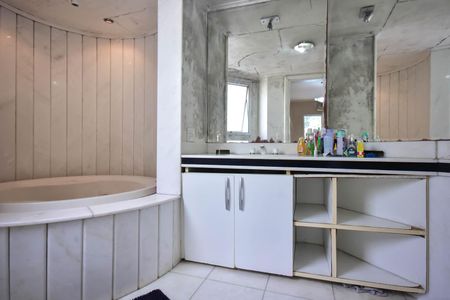 Apartamento à venda com 200m², 4 quartos e 3 vagasBanheiro da Suíte 3