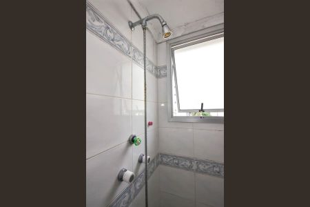 Apartamento à venda com 200m², 4 quartos e 3 vagasChuveiro do Banheiro da Suíte 2