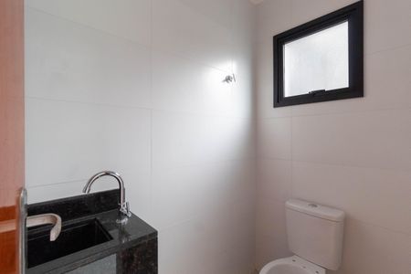 Casa de condomínio à venda com 120m², 2 quartos e 2 vagasLavabo