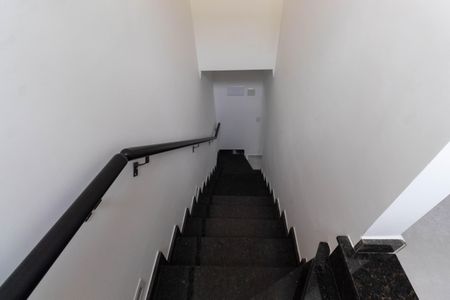 Casa de condomínio à venda com 120m², 2 quartos e 2 vagasEscada