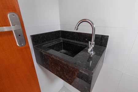 Casa de condomínio à venda com 120m², 2 quartos e 2 vagasLavabo