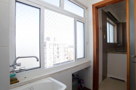 Apartamento para alugar com 140m², 3 quartos e 1 vagaÁrea de Serviço