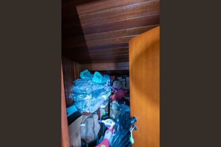 Casa à venda com 270m², 3 quartos e 4 vagasSuíte- Armário