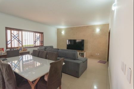 Casa à venda com 270m², 3 quartos e 4 vagasSala