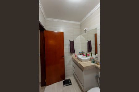 Casa à venda com 270m², 3 quartos e 4 vagasBanheiro da Suíte 2