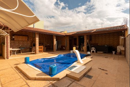 Casa à venda com 270m², 3 quartos e 4 vagasÁrea comum - Piscina