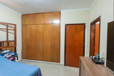 Casa à venda com 270m², 3 quartos e 4 vagasSuíte 2