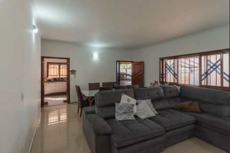 Casa à venda com 270m², 3 quartos e 4 vagasSala