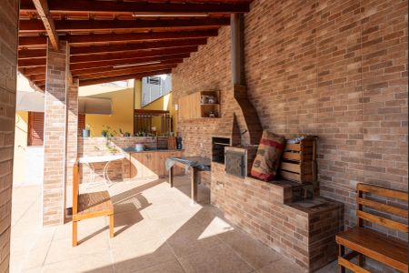 Casa à venda com 270m², 3 quartos e 4 vagasÁrea comum - Área de serviço