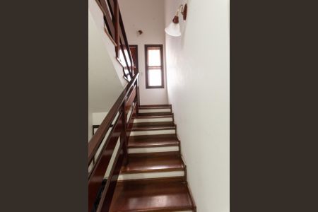 Casa à venda com 270m², 3 quartos e 4 vagasEscada