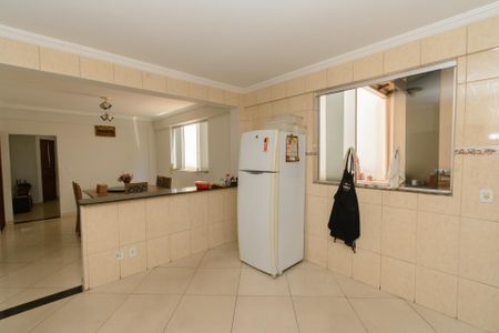 Casa à venda com 300m², 4 quartos e 7 vagasCozinha