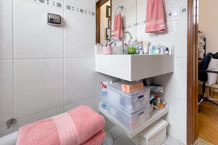 Casa à venda com 175m², 4 quartos e 2 vagasBanheiro - Suíte