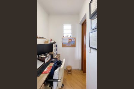 Casa à venda com 175m², 4 quartos e 2 vagasEscritório - Suíte