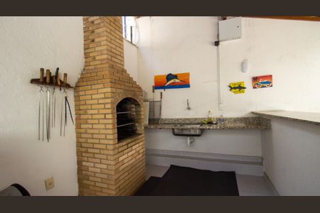 Apartamento à venda com 199m², 3 quartos e 3 vagas Apartamento à venda com 199m², 3 quartos e 3 vagasÁrea Comum - Churrasqueira