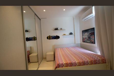 Apartamento à venda com 199m², 3 quartos e 3 vagas Apartamento à venda com 199m², 3 quartos e 3 vagasSuíte 2