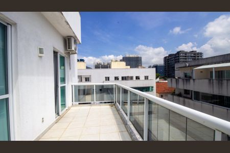 Apartamento à venda com 199m², 3 quartos e 3 vagas Apartamento à venda com 199m², 3 quartos e 3 vagasVaranda da Suíte 1 e 2