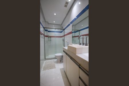 Apartamento à venda com 199m², 3 quartos e 3 vagas Apartamento à venda com 199m², 3 quartos e 3 vagasBanheiro da Suíte 2 e 3