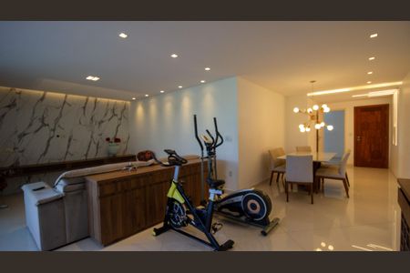 Apartamento à venda com 199m², 3 quartos e 3 vagas Apartamento à venda com 199m², 3 quartos e 3 vagasSala