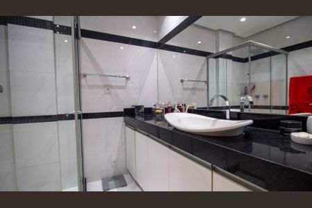 Apartamento à venda com 199m², 3 quartos e 3 vagas Apartamento à venda com 199m², 3 quartos e 3 vagasBanheiro da Suíte 1