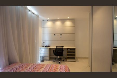 Apartamento à venda com 199m², 3 quartos e 3 vagas Apartamento à venda com 199m², 3 quartos e 3 vagasSuíte 2