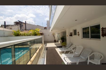 Apartamento à venda com 199m², 3 quartos e 3 vagas Apartamento à venda com 199m², 3 quartos e 3 vagasÁrea Comum - Piscina