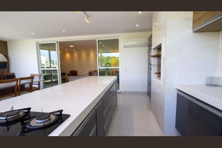 Apartamento à venda com 199m², 3 quartos e 3 vagas Apartamento à venda com 199m², 3 quartos e 3 vagasVaranda