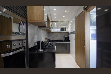 Apartamento à venda com 199m², 3 quartos e 3 vagas Apartamento à venda com 199m², 3 quartos e 3 vagasCozinha e Área de Serviço