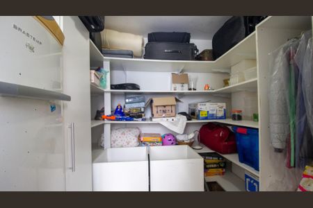 Apartamento à venda com 199m², 3 quartos e 3 vagas Apartamento à venda com 199m², 3 quartos e 3 vagasQuarto de Serviço