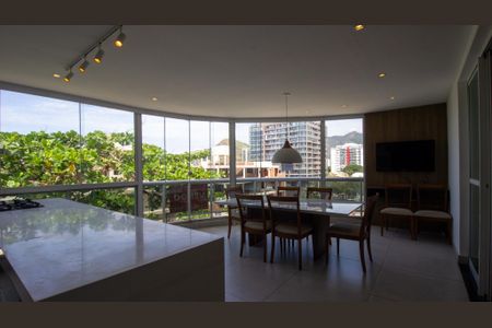 Apartamento à venda com 199m², 3 quartos e 3 vagas Apartamento à venda com 199m², 3 quartos e 3 vagasVaranda