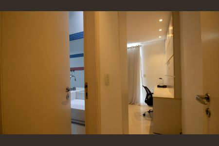 Apartamento à venda com 199m², 3 quartos e 3 vagas Apartamento à venda com 199m², 3 quartos e 3 vagasSuíte 2